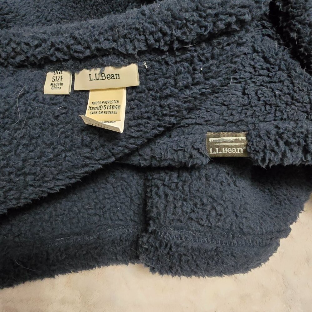 LL Bean Cozy Sherpa Wearable Throw Navy - Picture 4 of 4
